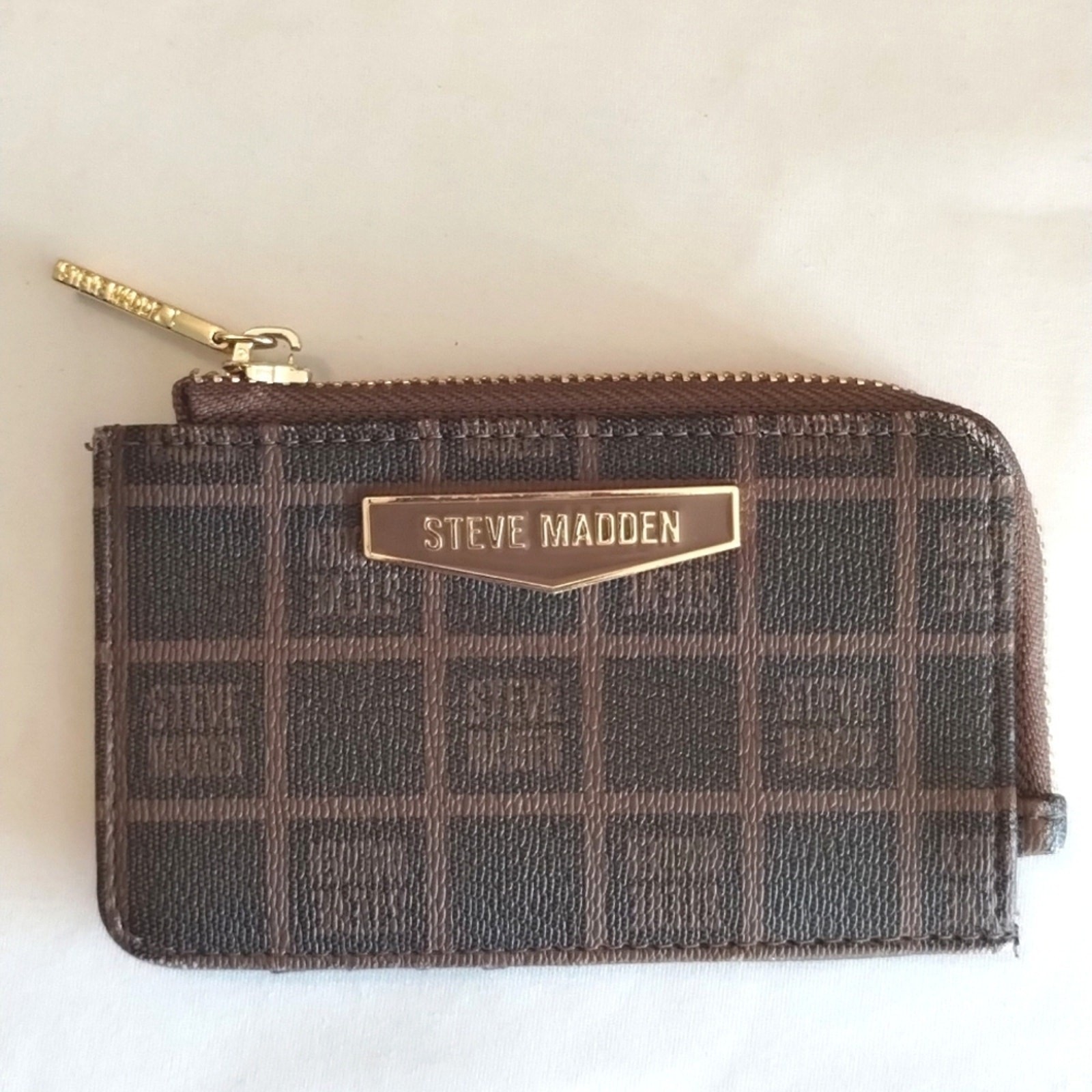 Steve Madden New B Slim Zip Around Leather Card Case Brown Spellout
